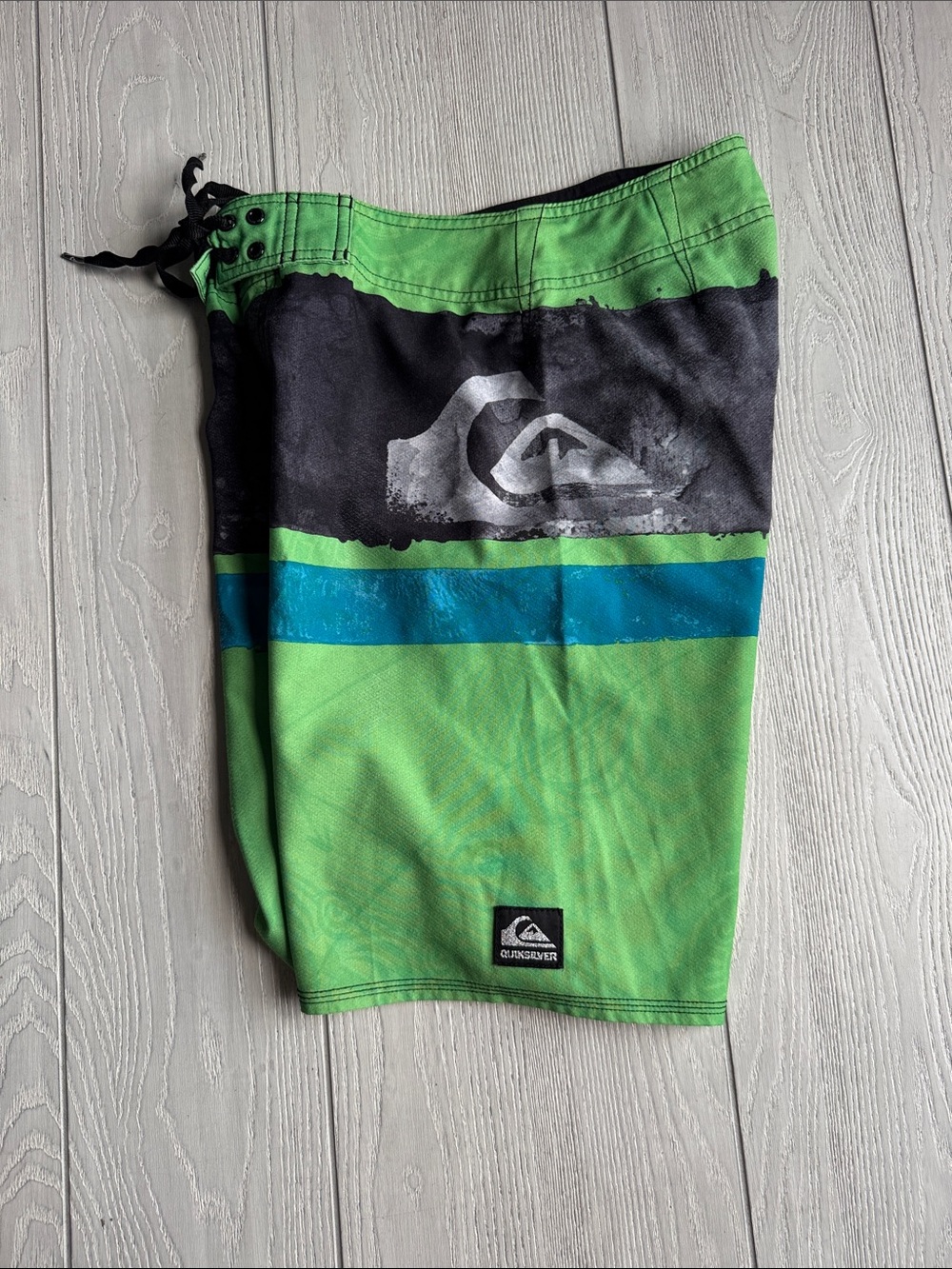 Men’s Quicksilver board shorts- swim trunks